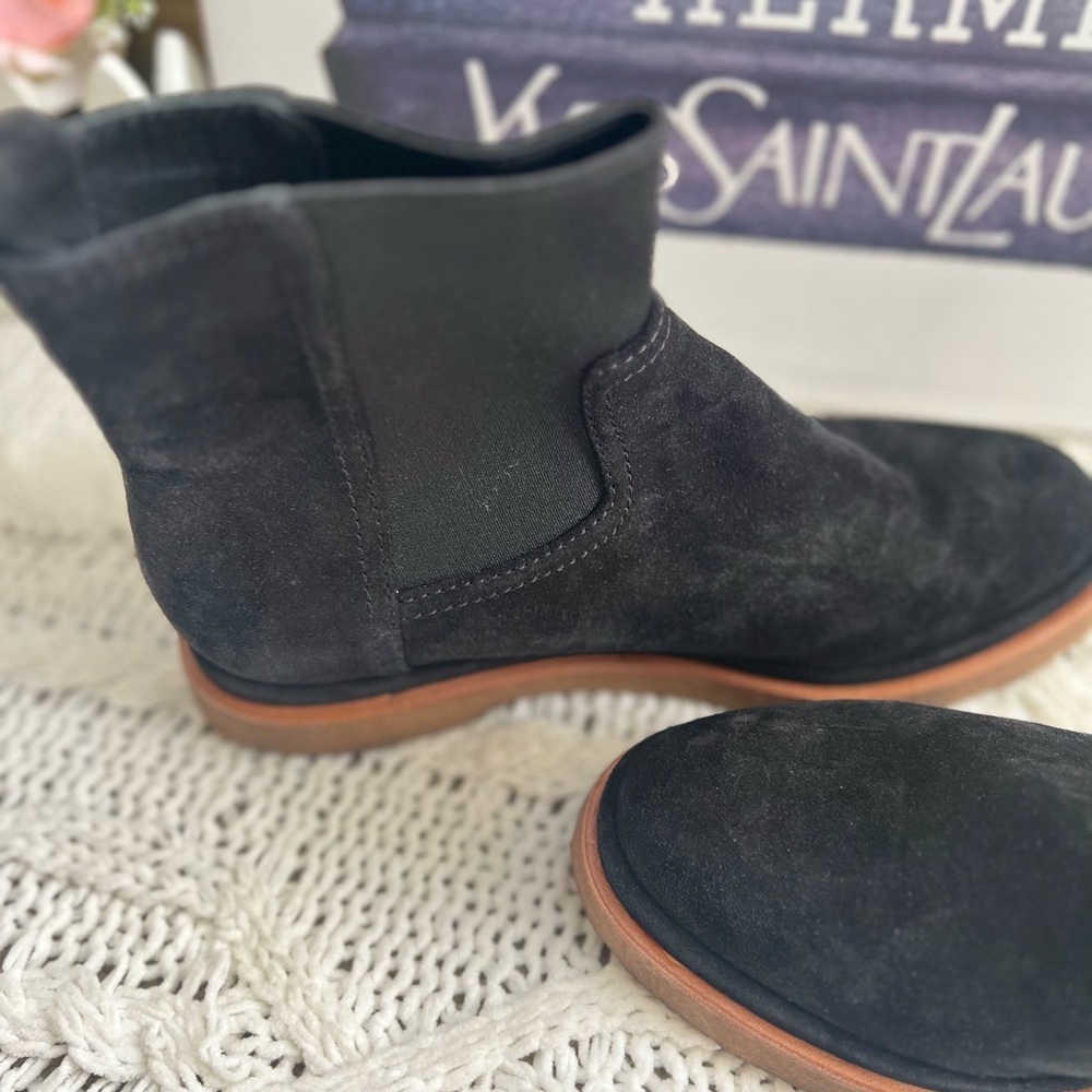 VINCE black suede litton chelsea ankle boots. Size 6.5M Water repellant  (NWOB)